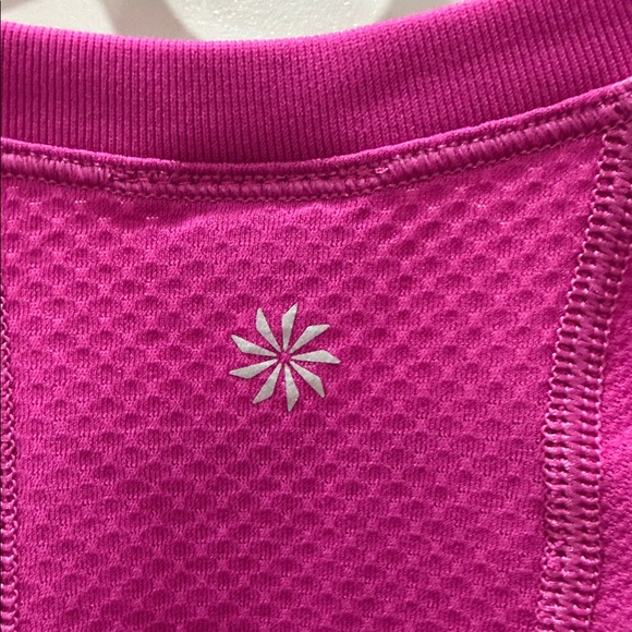Athleta Momentum Seamless Tee size medium - Picture 5 of 5